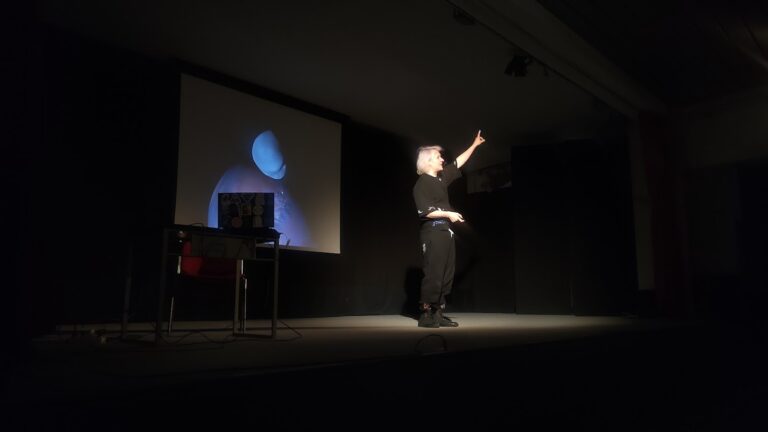 Spettacolo di Adrian Fartade